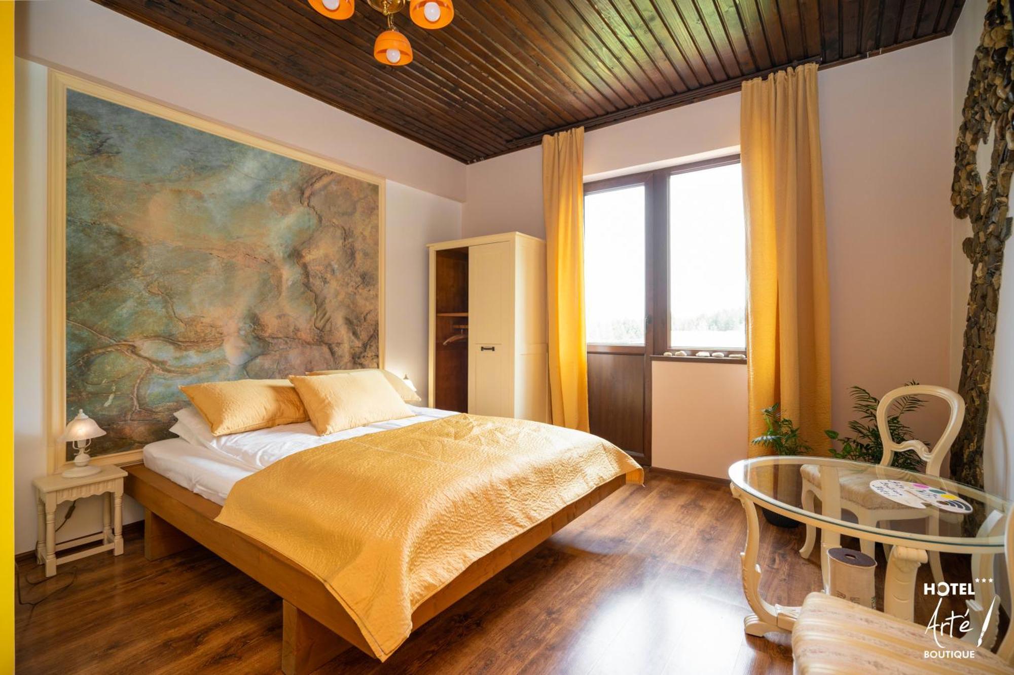 Art'E Boutique Rooms BaileTusnad Extérieur photo